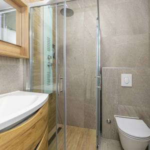 MALINSKA, OTOK KRK – Moderna dvojna kuća s bazenom