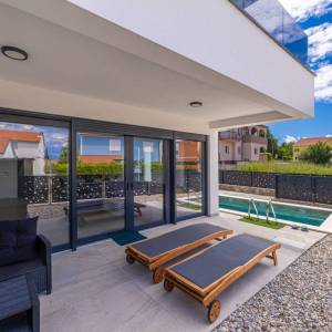 MALINSKA, OTOK KRK – Moderna dvojna kuća s bazenom