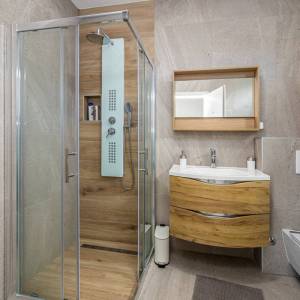 MALINSKA, OTOK KRK – Moderna dvojna kuća s bazenom