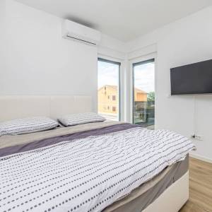 MALINSKA, OTOK KRK – Moderna dvojna kuća s bazenom