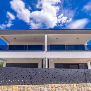 MALINSKA, OTOK KRK – Moderna dvojna kuća s bazenom