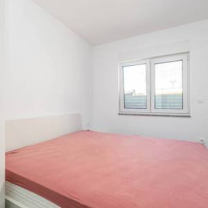 MALINSKA – Samo u našoj ponudi! Ekskluzivna dvojna kuća s bazenom, 500 m od centra