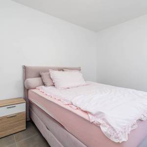 MALINSKA – Samo u našoj ponudi! Ekskluzivna dvojna kuća s bazenom, 500 m od centra