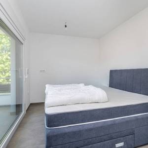 MALINSKA – Samo u našoj ponudi! Ekskluzivna dvojna kuća s bazenom, 500 m od centra