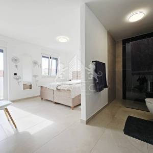 Maslenica – moderna kuća s bazenom i 4 spavaće sobe