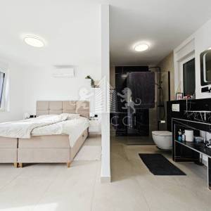 Maslenica – moderna kuća s bazenom i 4 spavaće sobe