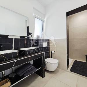 Maslenica – moderna kuća s bazenom i 4 spavaće sobe