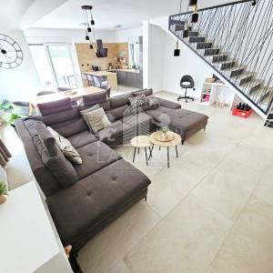 Maslenica – moderna kuća s bazenom i 4 spavaće sobe