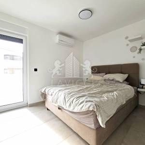 Maslenica – moderna kuća s bazenom i 4 spavaće sobe