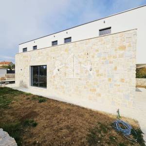 Maslenica – moderna kuća s bazenom i 4 spavaće sobe