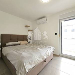 Maslenica – moderna kuća s bazenom i 4 spavaće sobe