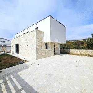 Maslenica – moderna kuća s bazenom i 4 spavaće sobe