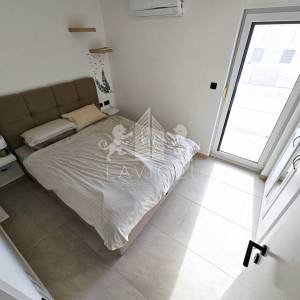 Maslenica – moderna kuća s bazenom i 4 spavaće sobe