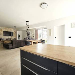 Maslenica – moderna kuća s bazenom i 4 spavaće sobe