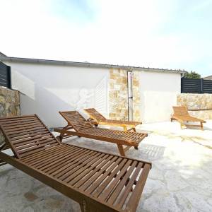 Maslenica – moderna kuća s bazenom i 4 spavaće sobe