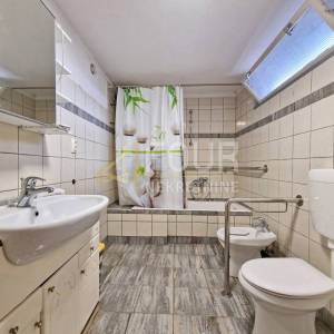 Matulji, dvojna kuća s tri stana, pogled na more