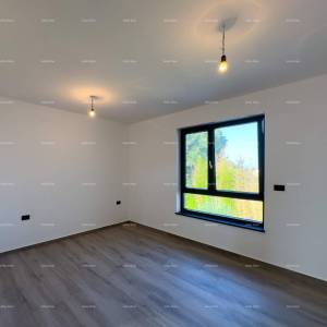 Medulin. Prodaje se dvojna vila sa bazenom i garažom