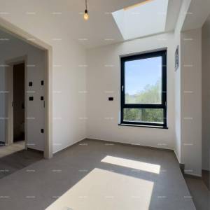 Medulin. Prodaje se dvojna vila sa bazenom i garažom