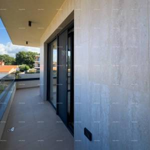 Medulin. Prodaje se dvojna vila sa bazenom i garažom