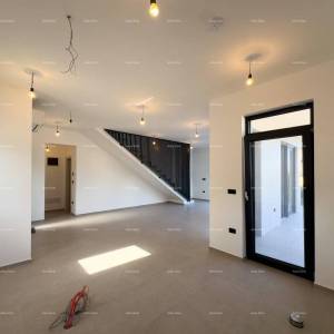 Medulin. Prodaje se dvojna vila sa bazenom i garažom