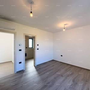 Medulin. Prodaje se dvojna vila sa bazenom i garažom