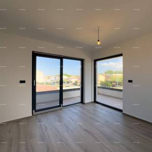 Medulin. Prodaje se dvojna vila sa bazenom i garažom