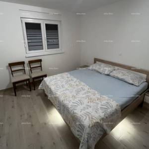 MODERAN STAN U PEROJU, 1 KM OD MORA