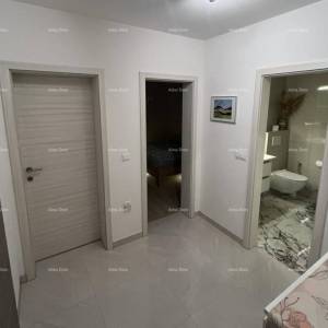 MODERAN STAN U PEROJU, 1 KM OD MORA