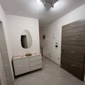 MODERAN STAN U PEROJU, 1 KM OD MORA