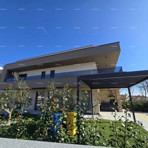 Moderna duplex villa s bazenom, saunom i jacuzzijem, Marčana!