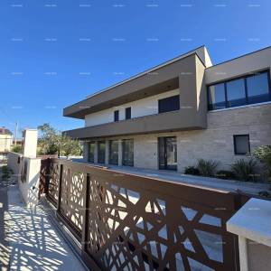 Moderna duplex villa s bazenom, saunom i jacuzzijem, Marčana!