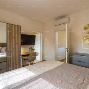 Moderna dvojna kuća sa bazenom u mirnom Svetvinčentu, idealna za odmor ili najam!