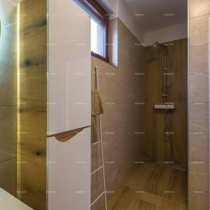 Moderna dvojna kuća sa bazenom u mirnom Svetvinčentu, idealna za odmor ili najam!