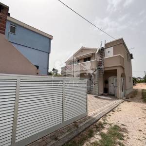 Moderna katnica - 40m od mora - PRIVLAKA