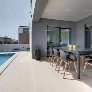 Moderna kuća s bazenom ! Blizina Pule !