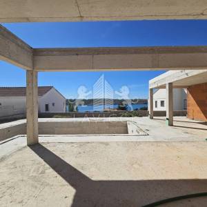 Moderna kuća s bazenom – Rtina, 250 m od mora