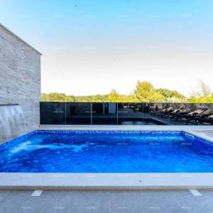 Moderna kuća sa bazenom na odličnoj lokaciji, Medulin!