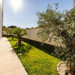 Moderna kuća sa bazenom na odličnoj lokaciji, Medulin!