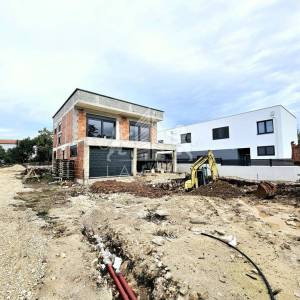 Moderna vila s bazenom u mirnom predjelu - Zaton, Zadar