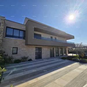 Moderna villa s bazenom i saunom, Marčana!