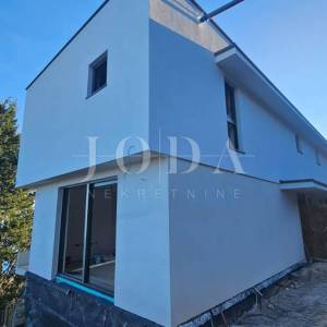 Mošćenička Draga - Premium stan s vlastitim bazenom i panoramskim pogledom