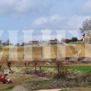 MOTOVUN, GRAĐEVINSKO ZEMLJIŠTE S DOZVOLAMA ZA IZGRADNJU 4 VILE