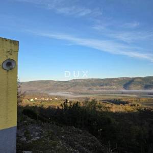 MOTOVUN, ISTRA - Kuća za adaptaciju sa dodatnim zemljištem