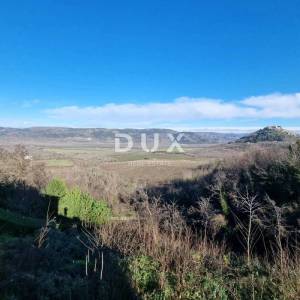 MOTOVUN, ISTRA - Kuća za adaptaciju sa dodatnim zemljištem