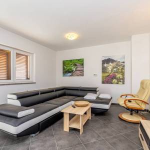 MRKOPALJ - Kuća s tri stana