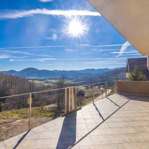 MRKOPALJ - Kuća s tri stana