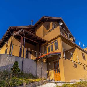 MRKOPALJ - Kuća s tri stana