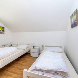 MRKOPALJ - Kuća s tri stana