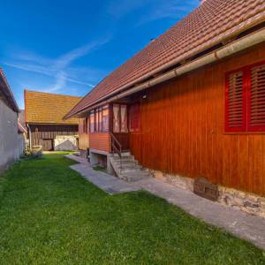 MRKOPALJ - Samostojeća kuća s okućnicom