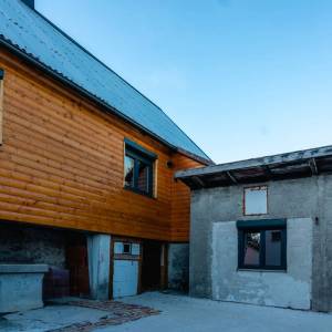 MRKOPALJ - Samostojeća kuća s okućnicom